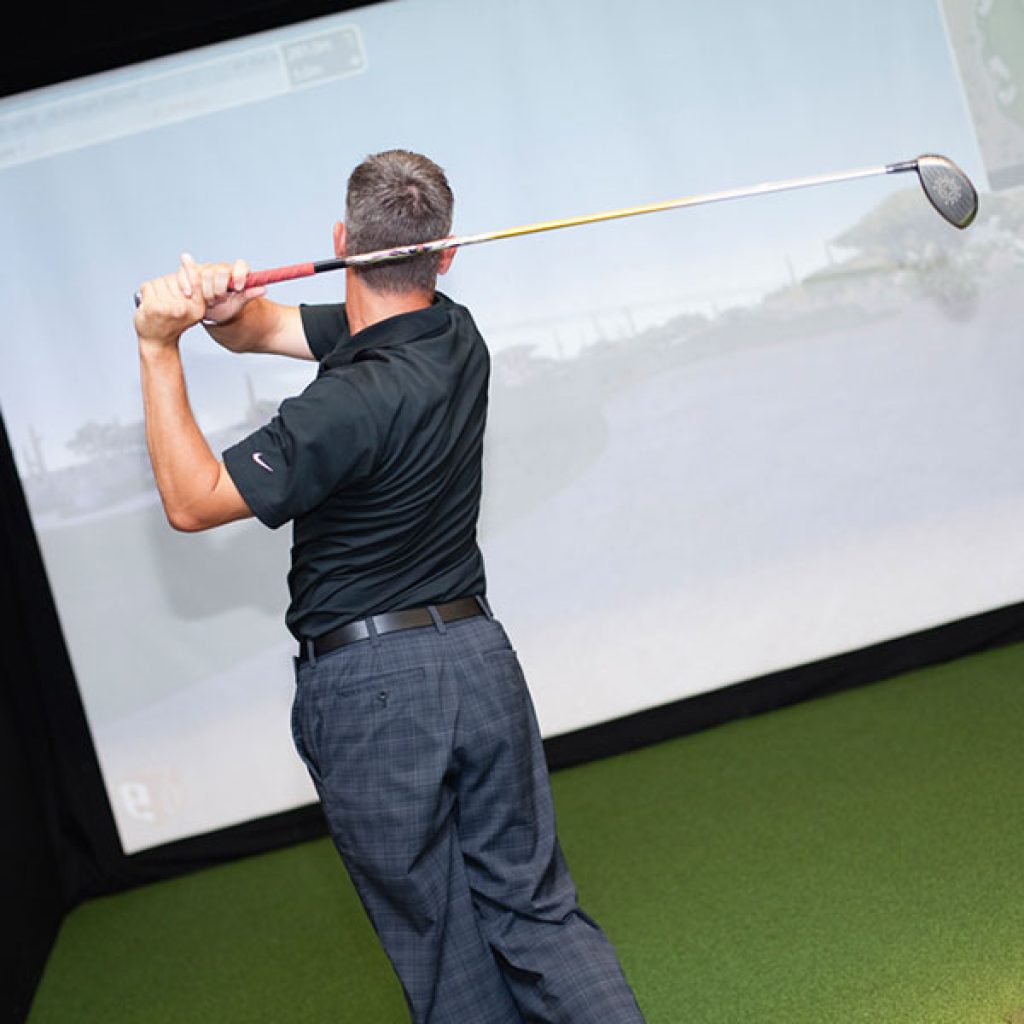 You can now play on an indoor golf simulator in winter season.